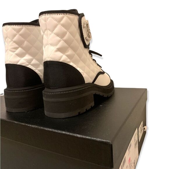 ❤️SOLD❤️CHANEL Black & White 2022 C Combat Boots |IT39| - Picture 14 of 16